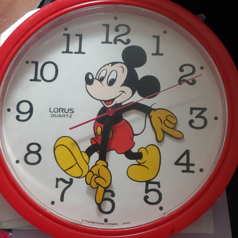 Disney Collectors MUST HAVES!! Mickey phone! Mickey/Minnie cups, card & clocks - Picture 9 of 16